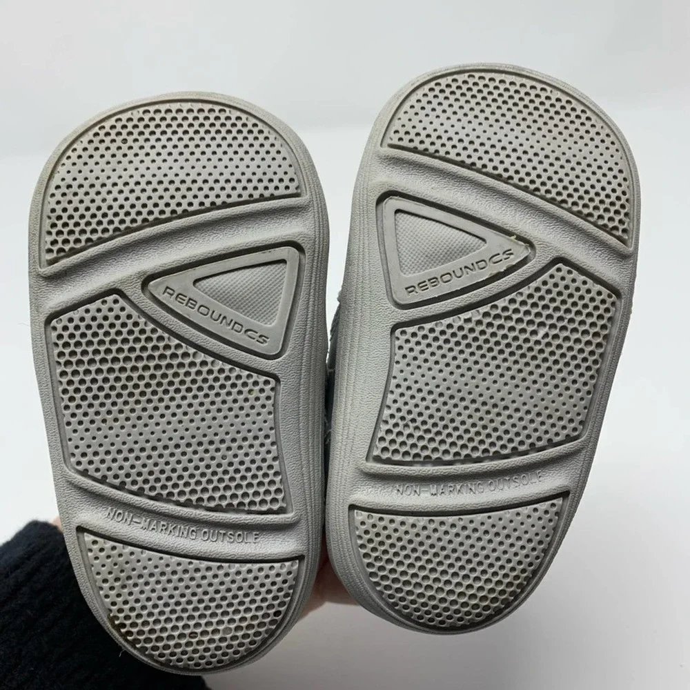 Tucker +‎ Tate silver sparkly sneaker size 3